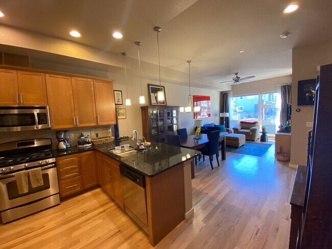 Foto del edificio - Furnished Rental 2 Bed + Office 3.5 Bath R...