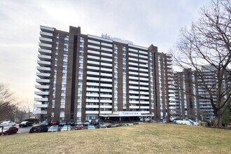 Building Photo - 250 S Reynolds St