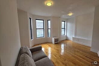 Building Photo - 17 W 125th St