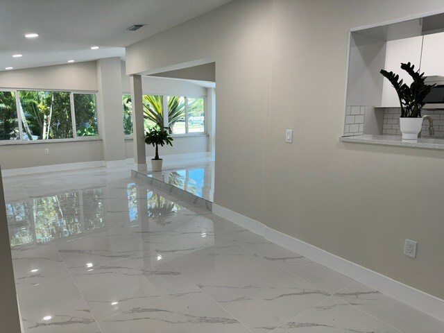 Foto del edificio - 1140 NE 183rd St