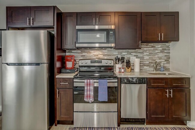 Building Photo - COMPLETELY UPDATED UNIT IN ROYAL OAK