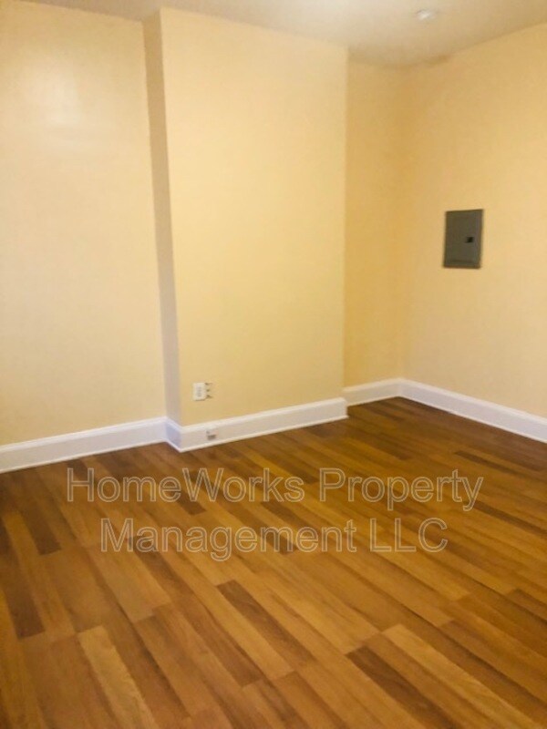 Building Photo - 2424 N Charles St