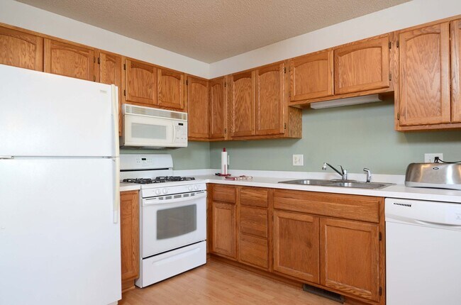 Foto del edificio - AVAIL May 1st!! 2BD Burnsville Townhome Ne...