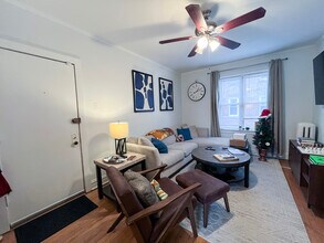 Building Photo - 654 W Oakdale Ave