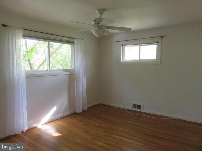 Foto del edificio - 6315 Carnegie Dr