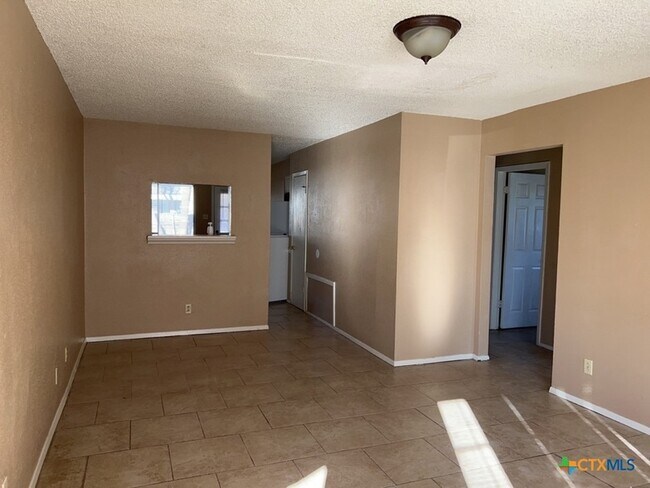 Foto del edificio - 2405 Shoemaker Dr