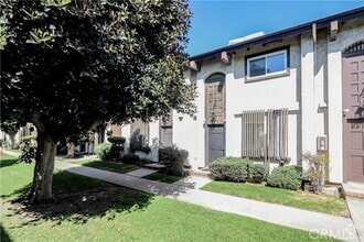 Building Photo - 1301 S Greenwood Ave
