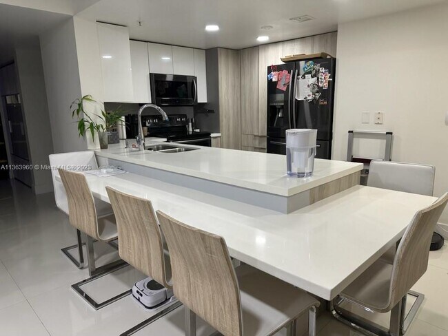 Building Photo - 3000 Coral Way