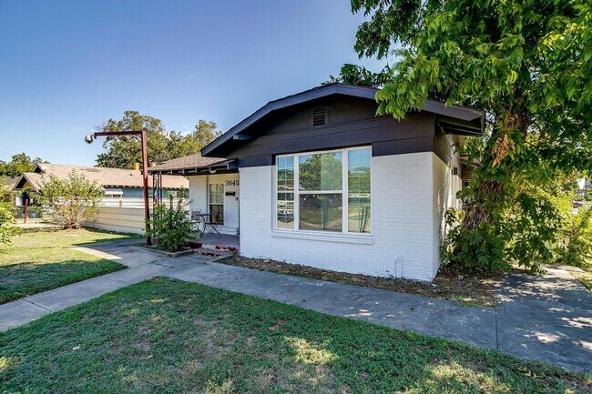 Foto del edificio - Spacious beautifully designed 3-bed and 2-...