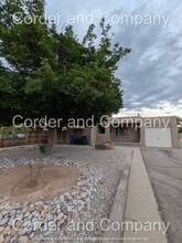 Building Photo - 302 Valencia Dr NE