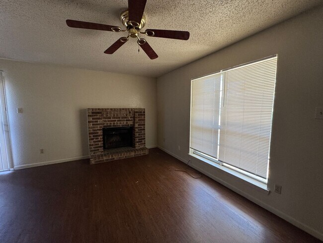 Foto del edificio - 3002 Chaucer Dr