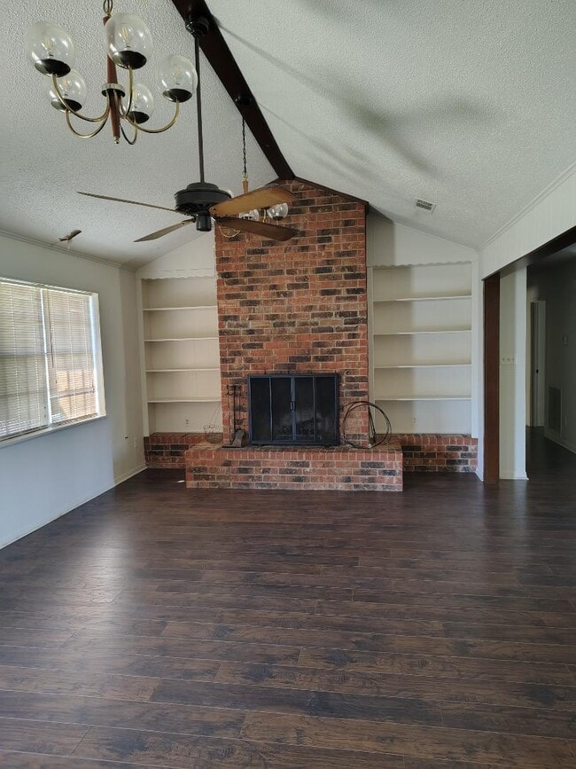 Building Photo - 126 Deerbrook