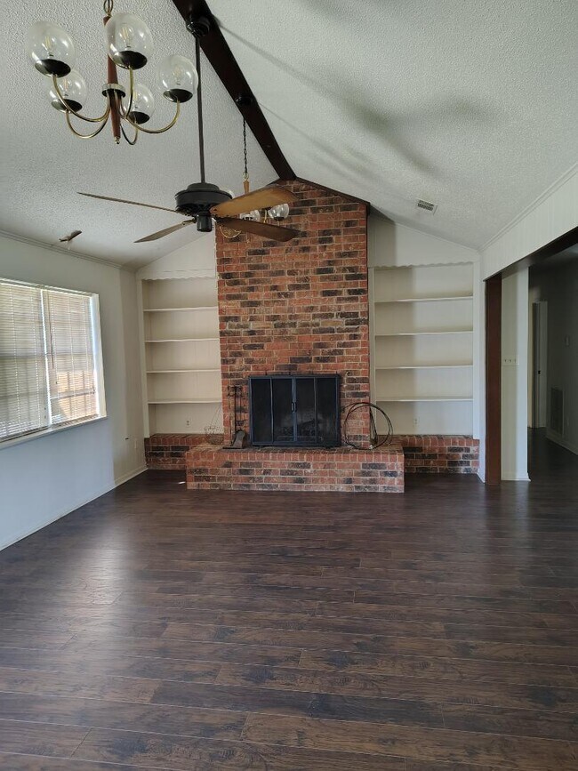 Foto del edificio - 126 Deerbrook