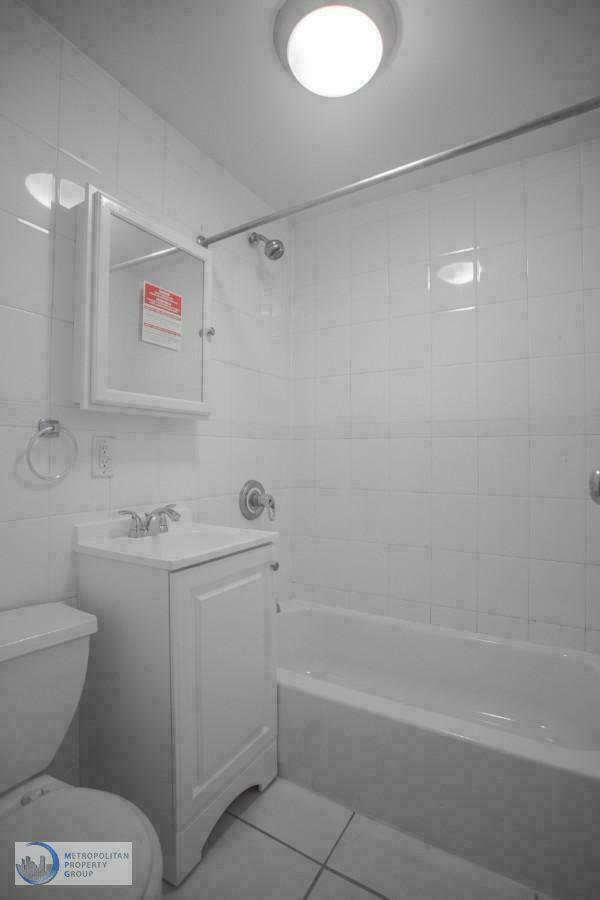 Foto del edificio - 437 E 12th St