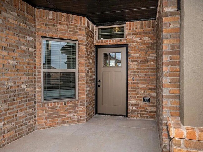 Foto del edificio - Modern 4-Bed, 2-Bath Mustang Home with 3-Car Garage!