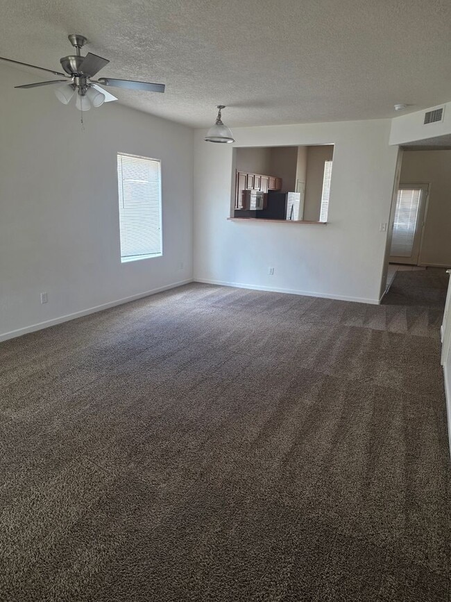 Building Photo - Beautiful 4 bedroom home in Cabezon