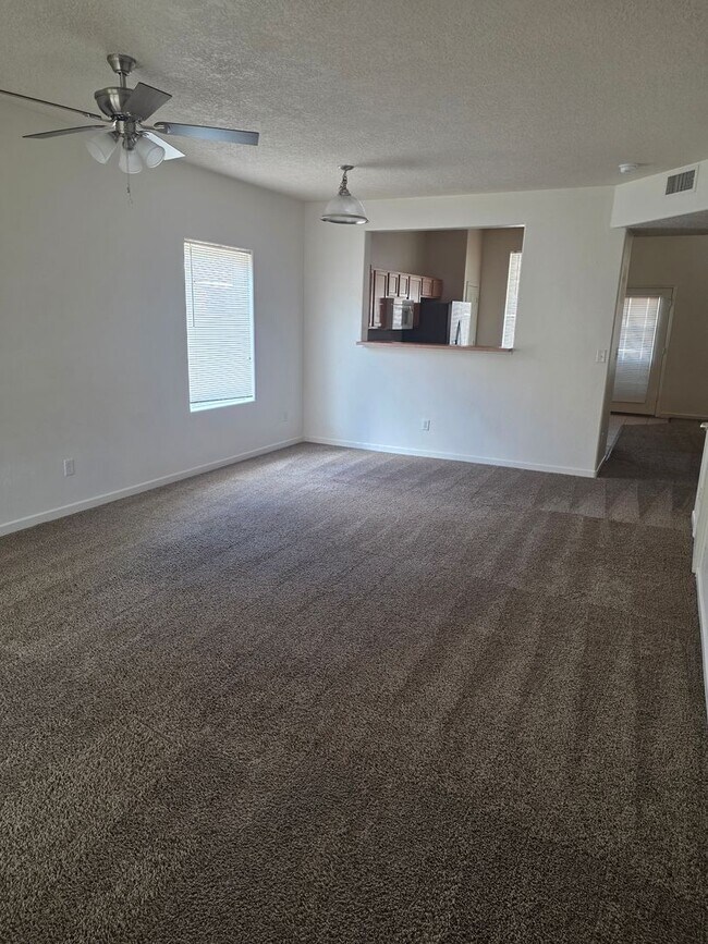 Foto del edificio - Beautiful 4 bedroom home in Cabezon