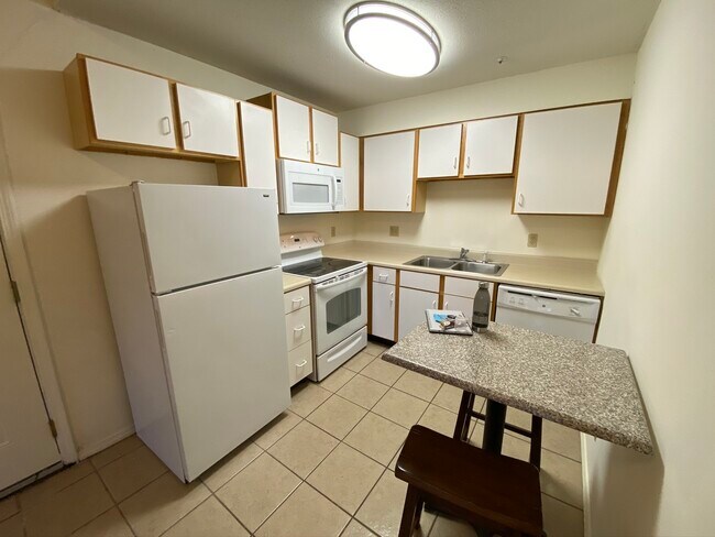Building Photo - 808 West Illinois Street, Unit 24