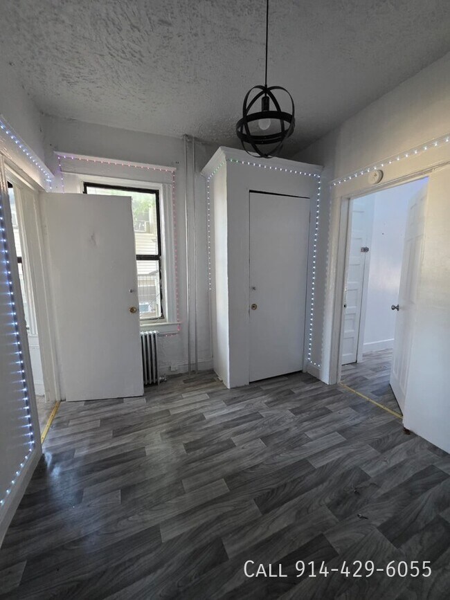 Foto del edificio - 33 Van Cortlandt Park Ave