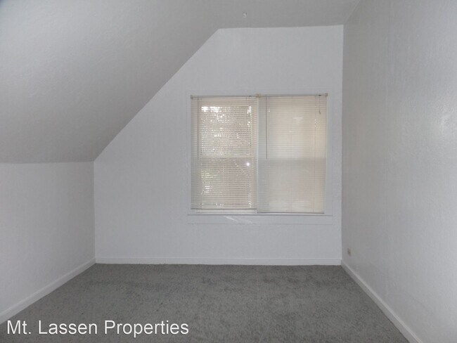 Building Photo - 240 N Roop St