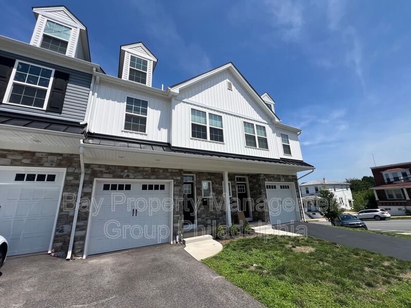 Foto principal - 403 Hurst St