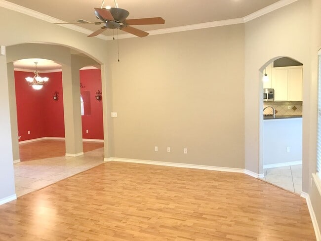 Building Photo - 15313 Guadalupe River Dr