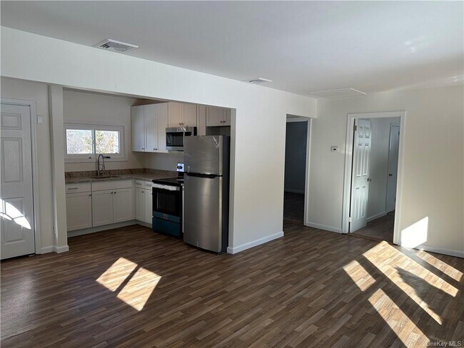 Building Photo - 9 Upper Hillman Rd