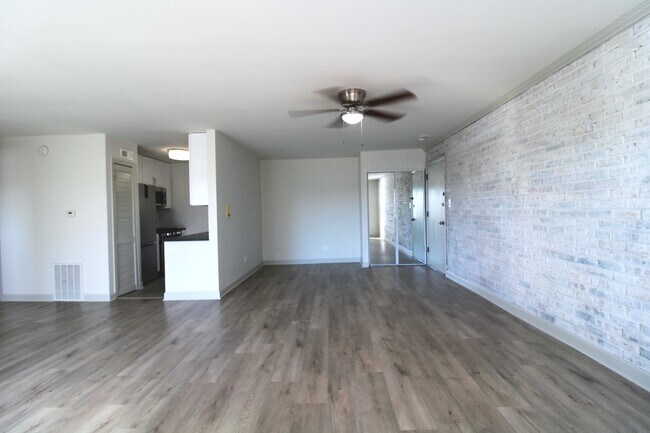 Building Photo - 6027 103rd St
