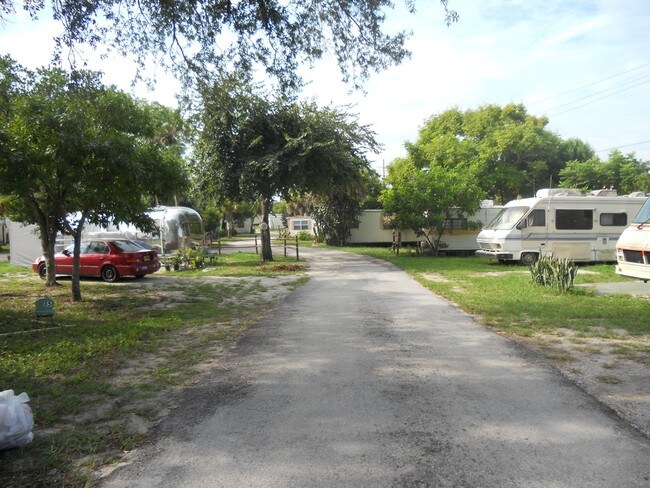 Foto del edificio - Silverbreeze Mobile Home Park