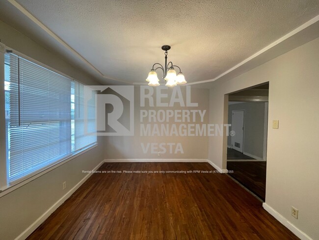 Foto del edificio - Solidly Built Three Bedroom House in a Gre...