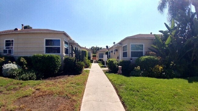 Photo - 812 N Fuller Ave Apartment