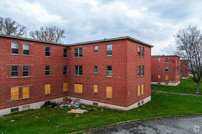 Building Photo - The Summit Apartments