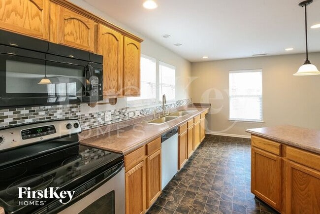 Foto del edificio - 10077 Pine Grove Way