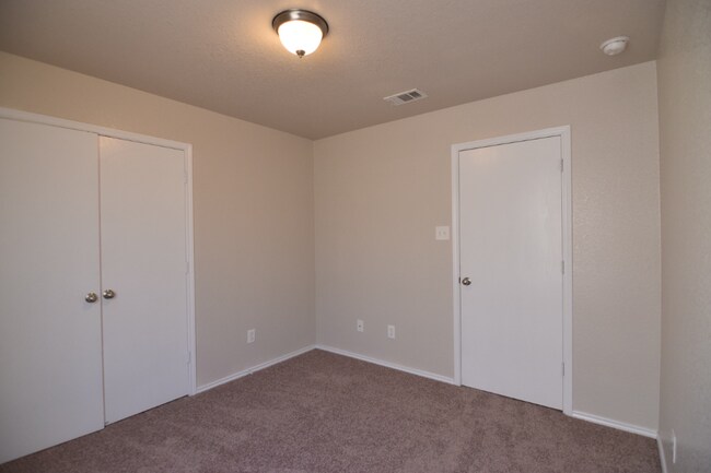 Building Photo - 3304 Regency Ct