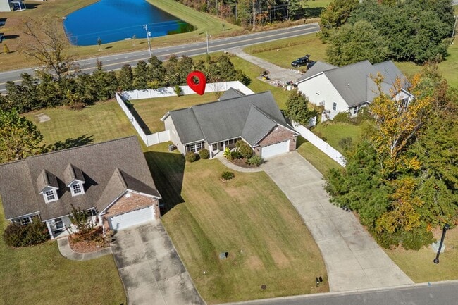 Building Photo - 205 Oak Landing Dr