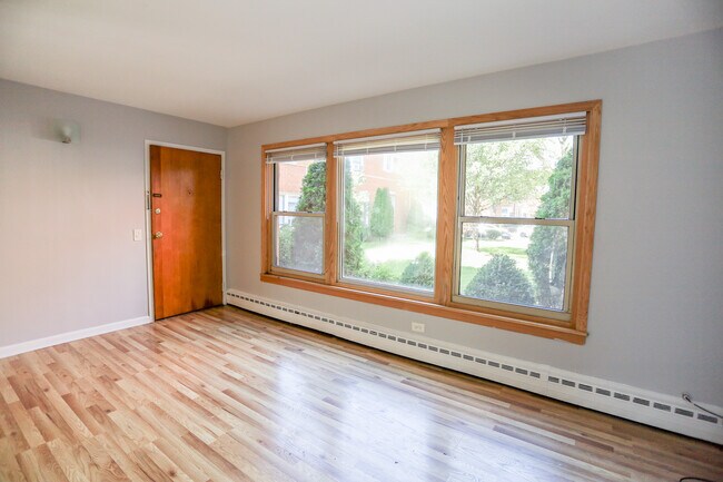 Building Photo - 2103 W Farragut Ave