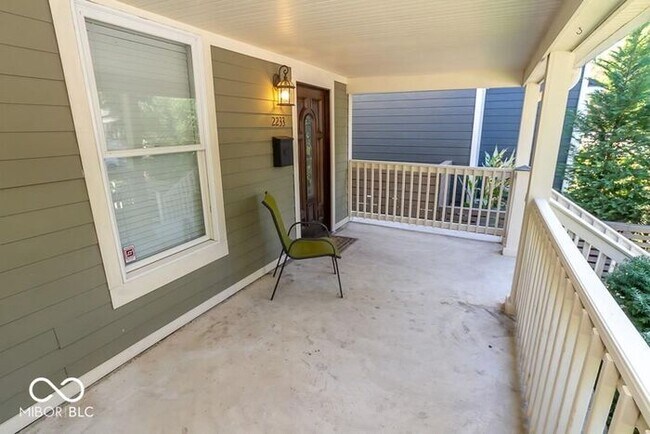 Foto del edificio - Sweet Spacious Townhome With Finished Base...