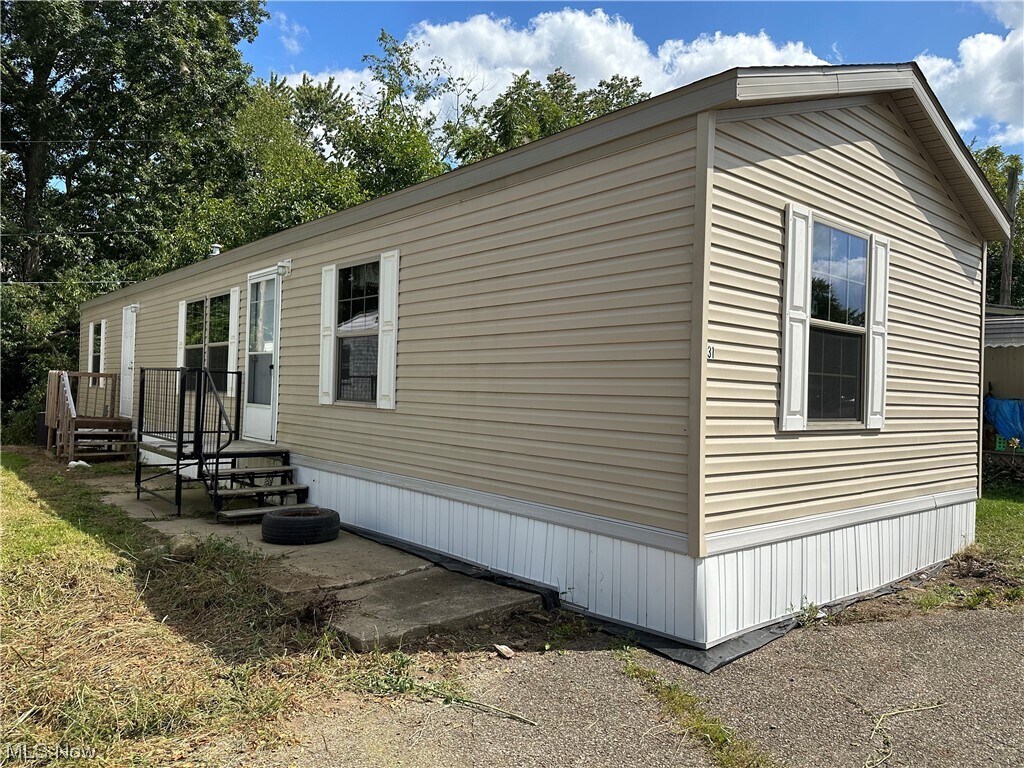 Primary Photo - 2606 Lincoln Way W