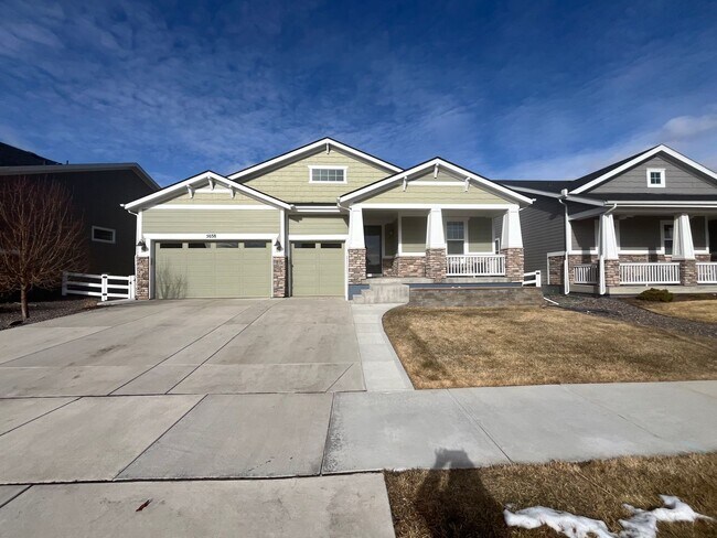 Foto del edificio - Modern Elegance and Comfort: 4-Bedroom, 3....