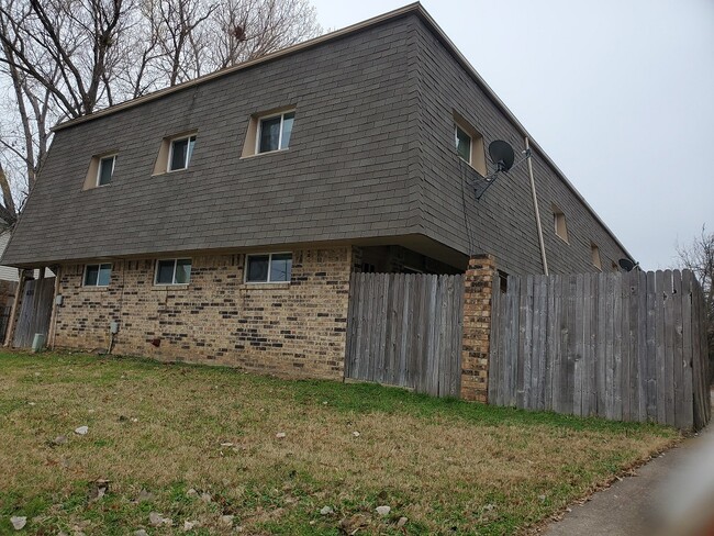 Building Photo - 6333 -6339 Granbury Rd,