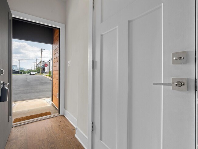 Building Photo - 4201 Bryant Terraces Dr