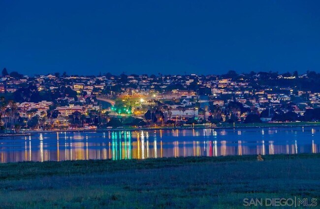 Foto del edificio - 3997 Crown Point Dr