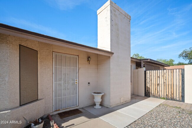 Building Photo - 9201 N 70th Dr