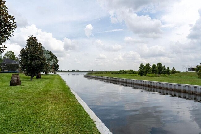 Foto del edificio - 2600 Lucerne Park Rd