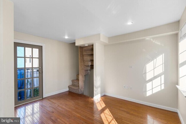 Building Photo - 1112 S Bodine St