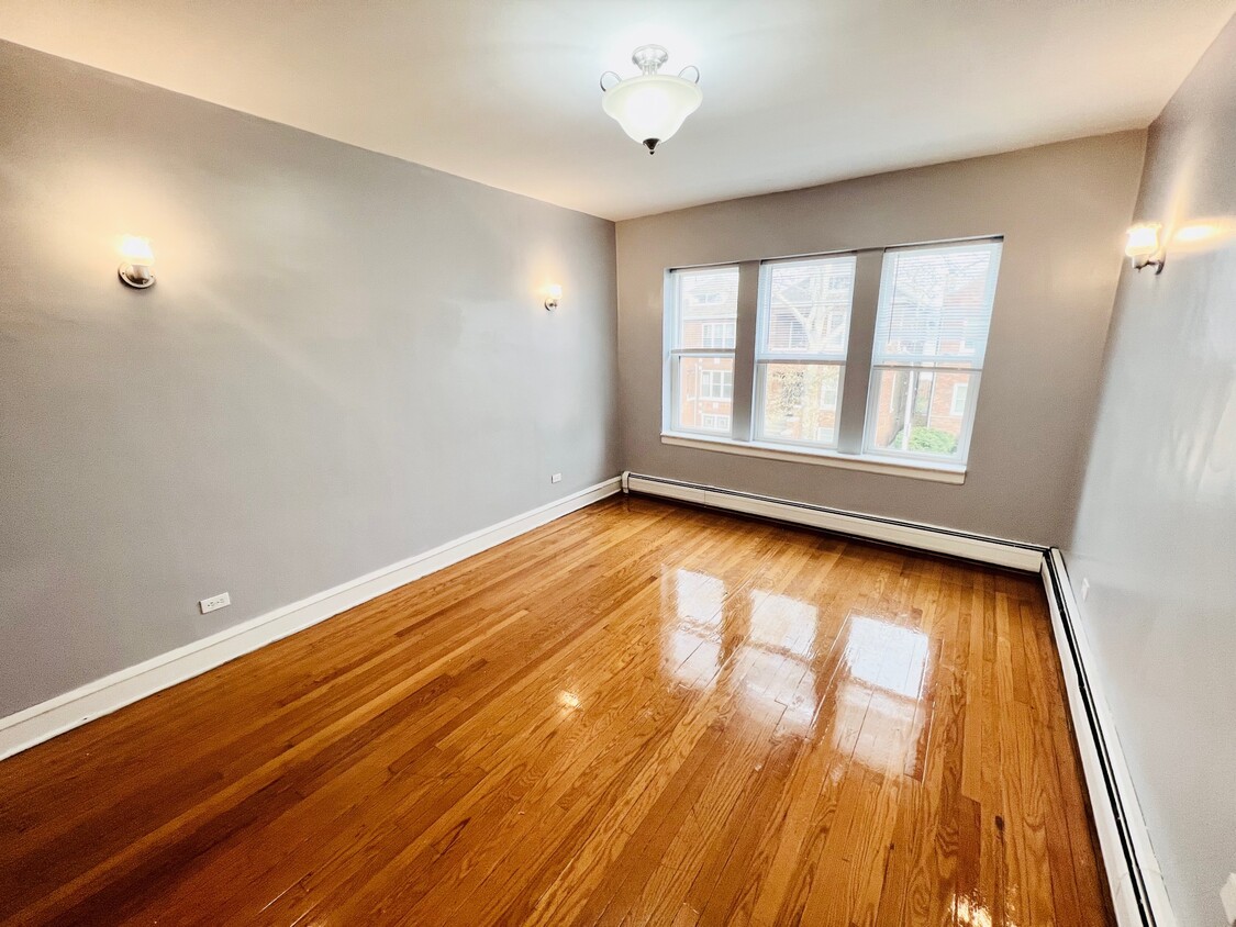 Living Room - 3938 S Talman Ave