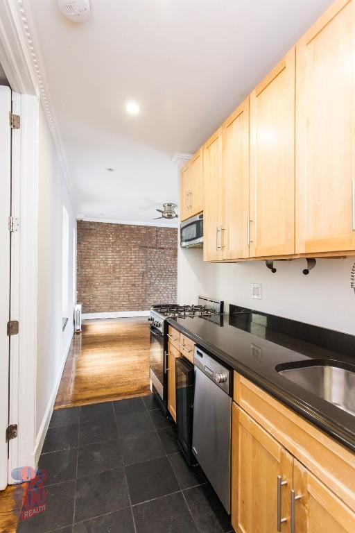 Foto del edificio - 326 E 100th St