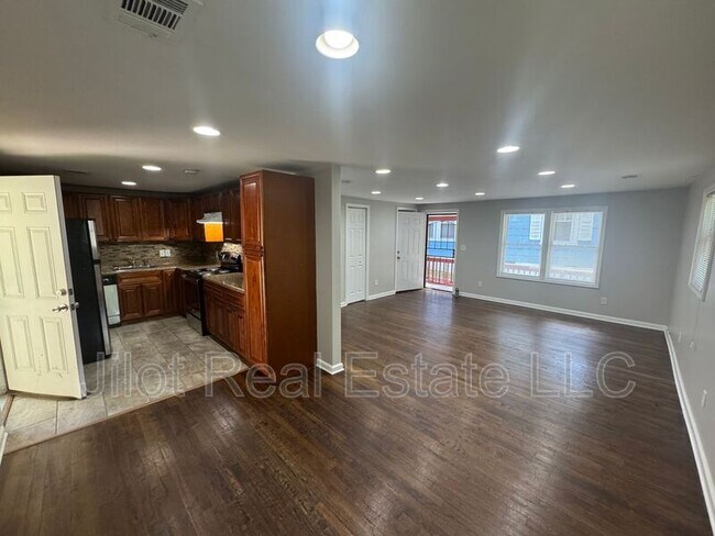 Foto del edificio - 1370 Clermont Ave