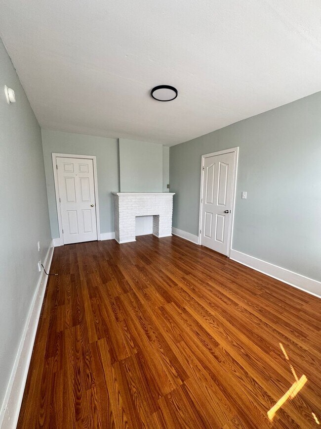 Foto del edificio - Charming Highlands Home | Sunroom, Off-Street Parking