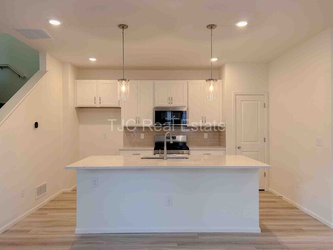 Building Photo - 6278 N Nepal Ct